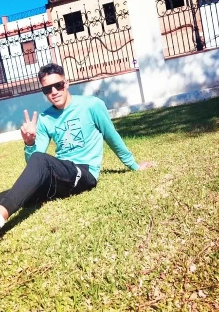 Muhssn из Мадрида, мне 22, познакомлюсь