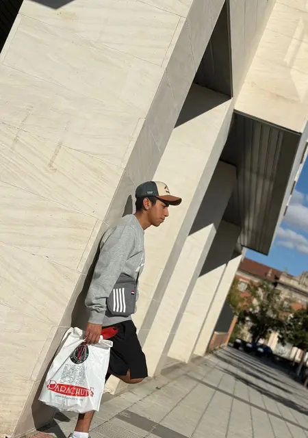 Soy Jeysson, 23 años, conociéndome para relación sin ataduras en Madrid