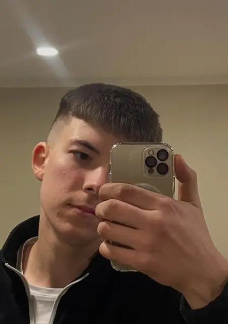 Я Владислав, 19, из Умани, ищу знакомство для вирта