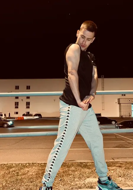 Я Rostislav, 23 років з Києва, шукаю знайомства на одну ніч