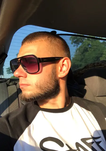 Влад из Запорожья, мне 29, познакомлюсь на одну ночь