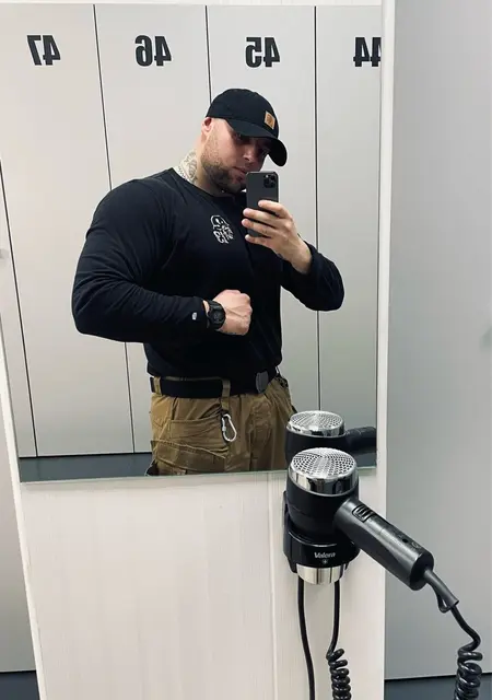 Я Vlad, 26 років, знайомлюсь для спілкування у Рівному