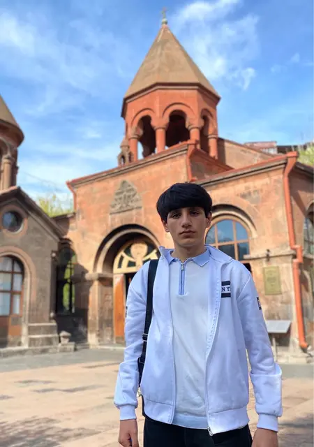 Ashot из Еревана, мне 25, познакомлюсь на одну ночь