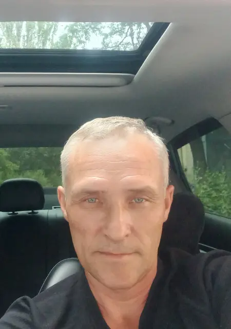 Алексей з Донецька, шукаю на сайті відкриті стосунки