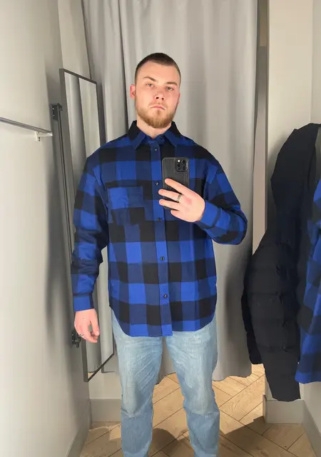 Я Артем, 22, знакомлюсь для приятного времяпровождения в Черновцах