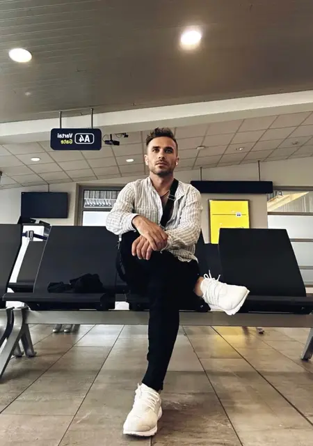 Игорь из Парижа, ищу на сайте общение