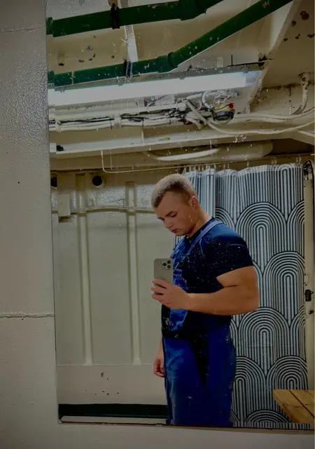 Maksim из Софии, мне 21, познакомлюсь для приятного времяпровождения