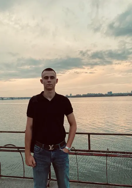 Я Александр, 23 років з Мирнограда, шукаю знайомство для спілкування