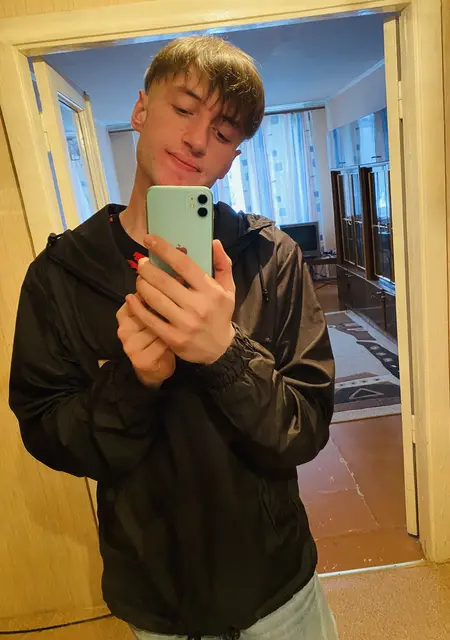 Я Женя, 25, из Бухареста, ищу знакомства на одну ночь