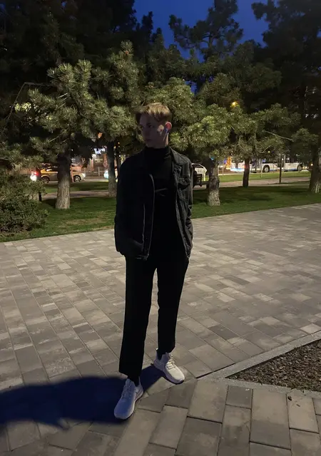 Я Костя, 23 років, знайомлюсь без зобов'язань у Маріуполі