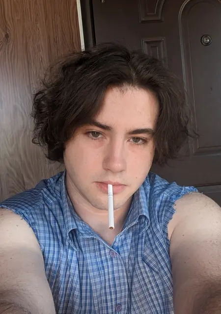 Влад из Новомосковска, мне 21, познакомлюсь для общения