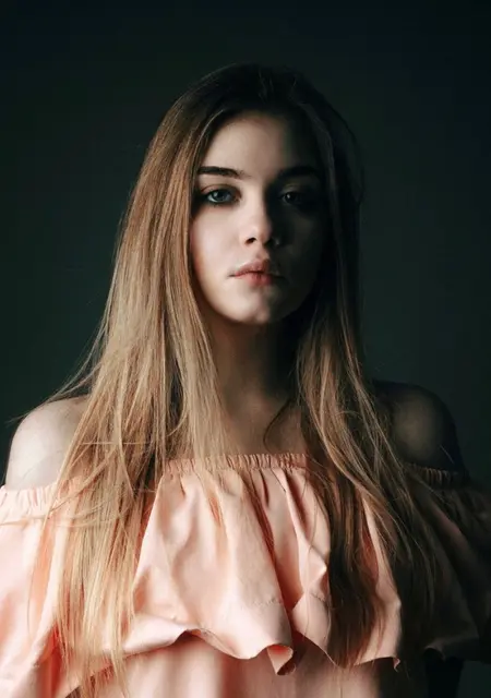 Дарья из Парижа, ищу на сайте приятное времяпровождение