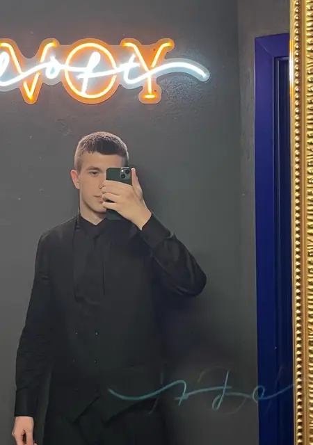 Константин из Парижа, ищу на сайте знакомства без обязательств