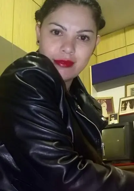 Soy Lmm, 42 años de Madrid, busco conocer gente