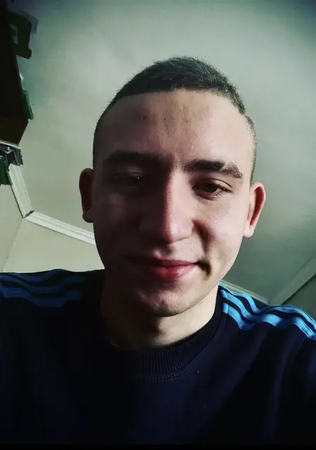 Я Миша, 20, из Николаева, ищу знакомства без обязательств