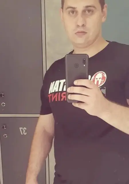 Я Артем, 30, знакомлюсь на одну ночь в Николаеве