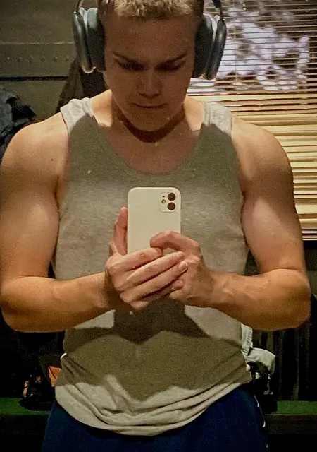 Я Алекс, 20, знакомлюсь на одну ночь в Лиде