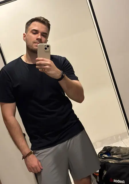 Я Дмитрий, 30, знакомлюсь для вирта в Виана-ду-Каштелу