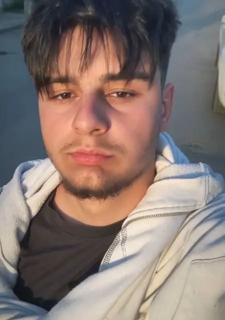 Я Robi, 18, знакомлюсь без обязательств в Бухаресте