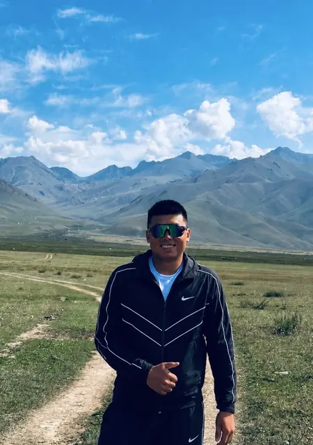 Zhumabek de Sabadell, busco en el sitio relación abierta