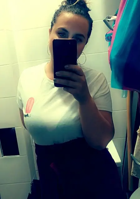 Юля з Дніпро, шукаю на сайті знайомства на одну ніч