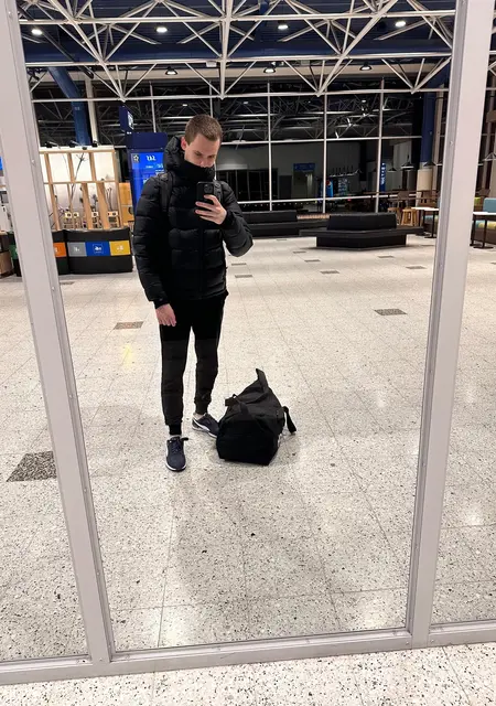 Я Константин, 24 років з Маріуполя, шукаю знайомство для постійних стосунків