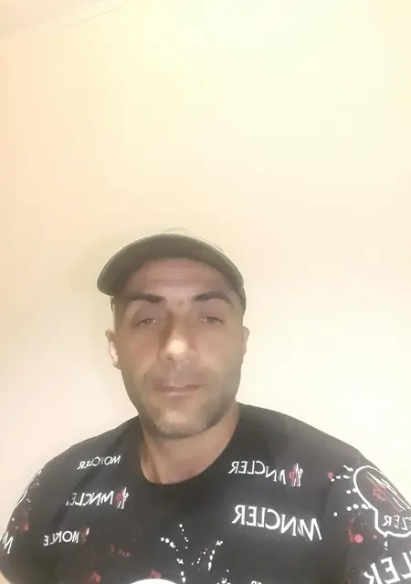 Арам из Варшавы, ищу на сайте знакомства без обязательств