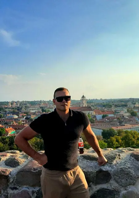 Я Костя, 33 років з Миколаєва, шукаю знайомства без зобов'язань