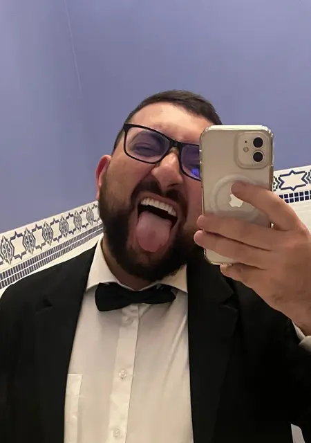 Артур из Еревана, ищу на сайте знакомства на одну ночь