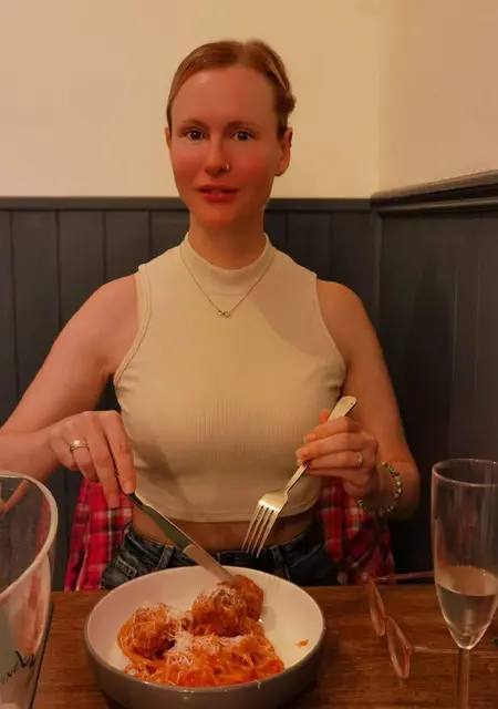 Я Delphine, 39, из Парижа, ищу знакомство для постоянных отношений