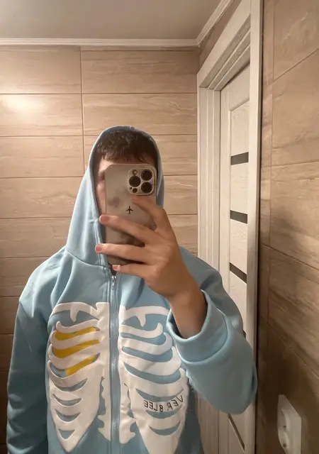 Я Vitalik, 19, из Познани, ищу знакомство для постоянных отношений