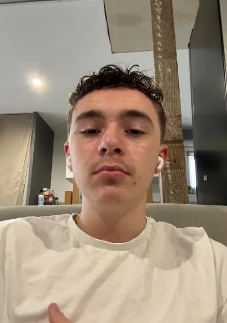 Enzo из Ла-Рошель, мне 19, познакомлюсь на одну ночь