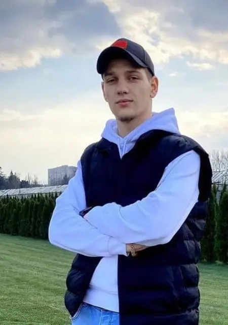 Octavian из Кишинёва, мне 31, познакомлюсь для вирта