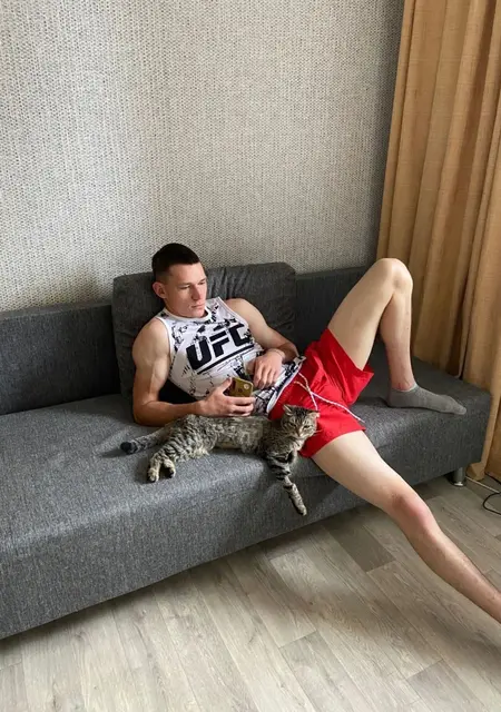 Вадим из Стаханова, мне 21, познакомлюсь для приятного времяпровождения