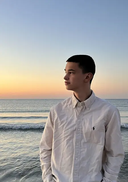 Я Максим, 18, знакомлюсь без обязательств в Киеве