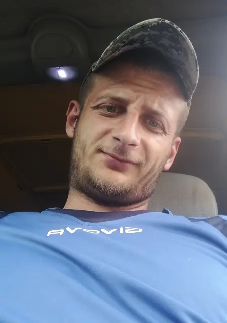 Едуард з Мукачева, шукаю на сайті відкриті стосунки