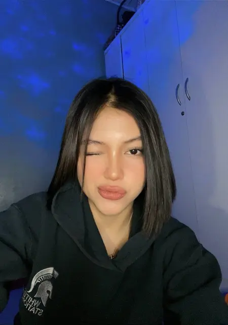 I'm Aisha, 30 from Southampton, seeking connections for traveling