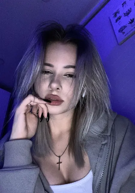 Я Елена, 21 років, знайомлюсь для відкриті стосунки у Львів