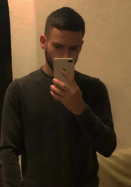 Арсен з Коломия, мені 20 років, познайомлюсь для постійні стосунки