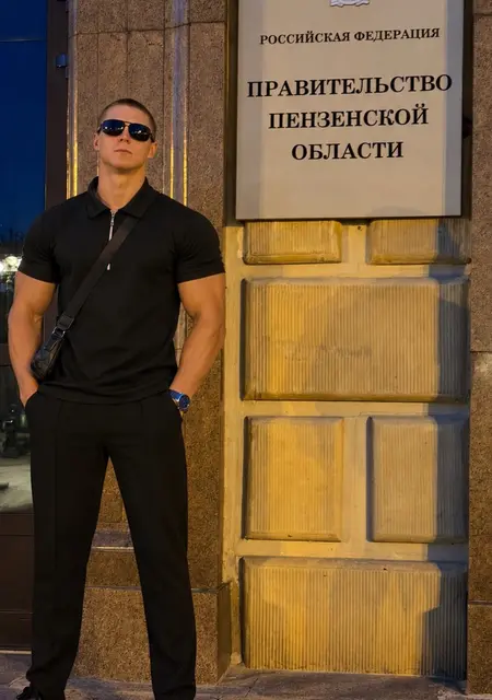 Я Александр, 18, из Берлина, ищу знакомство для приятного времяпровождения