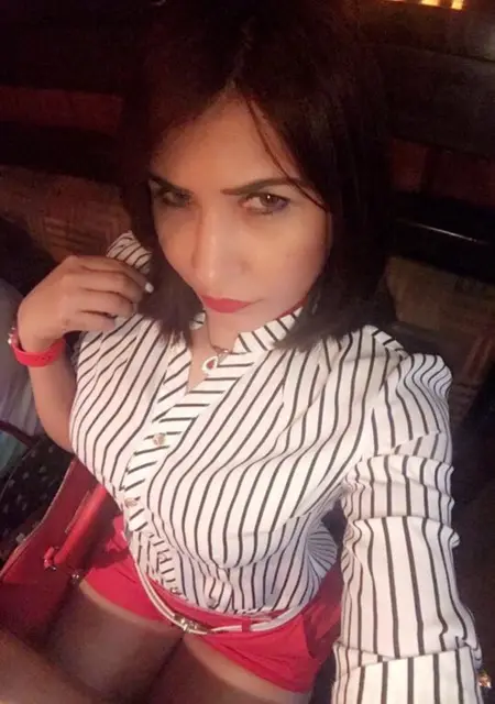 I'm Jackiepetters, 38 from London, seeking connections for virtual conversation