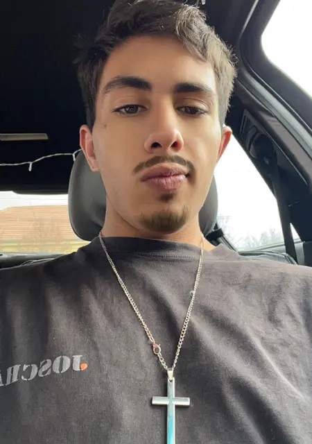 Alex из Рымнику-вылчи, ищу на сайте знакомства без обязательств