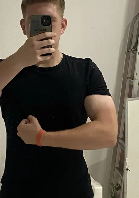 Я Максим, 22, знакомлюсь без обязательств в Бориславе