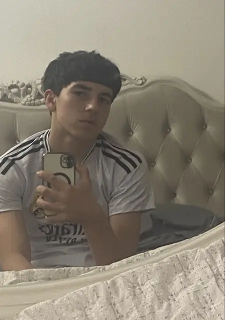 Я Gagik, 18, знакомлюсь на одну ночь в Ереване