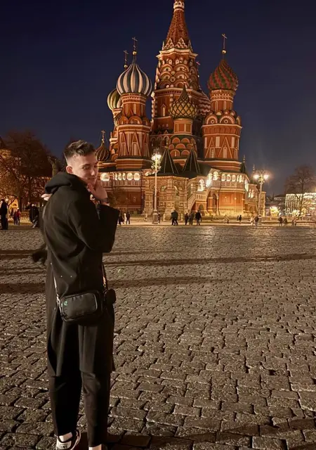 Я Артём, 19, из Энсхеде, ищу знакомства на одну ночь