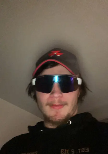 Pontus из Стокгольма, мне 20, познакомлюсь для дружбы