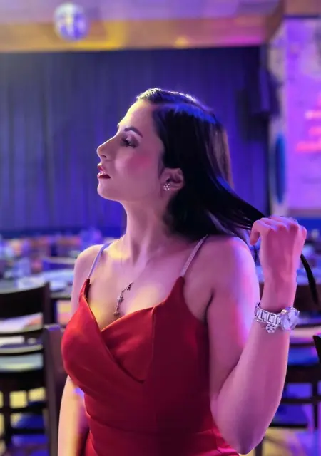 Я Ümmühan, 25, из Стамбула, ищу знакомства без обязательств