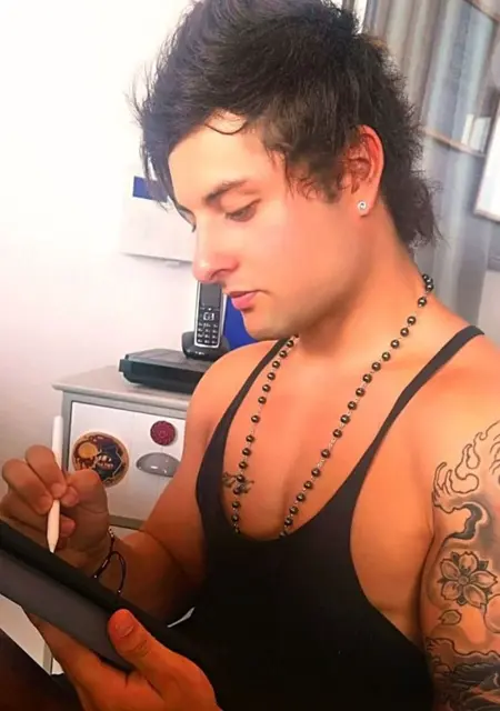 Я Victor, 24, из Парижа, ищу знакомство