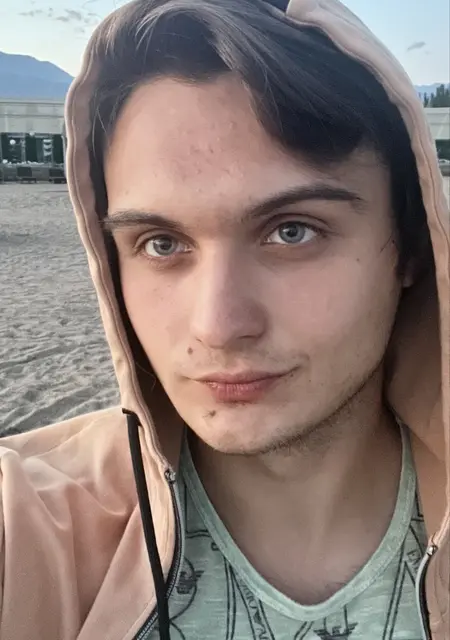 Я Влад, 22, из Амстердама, ищу знакомства без обязательств