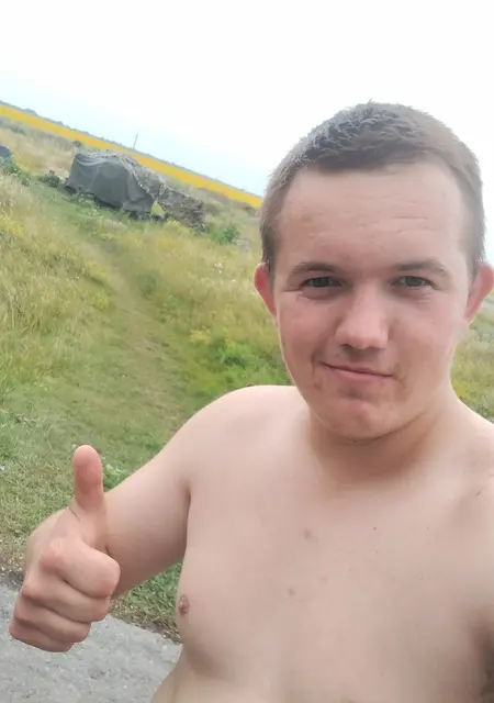 Я Денис, 23, знакомлюсь без обязательств в Кременчуге